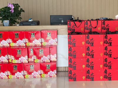 《中秋贈禮:傳遞情誼與感恩》 《中秋贈禮:傳遞情誼與感恩》