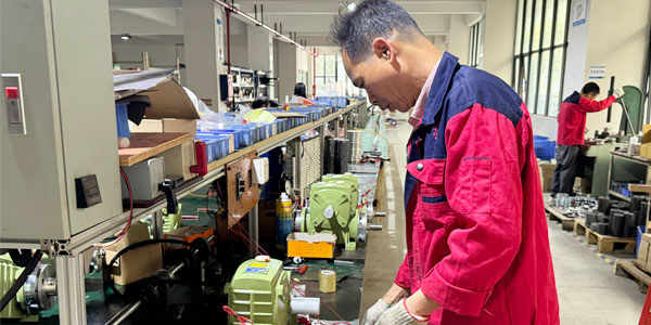 蝸輪減速機是一種常見的動力傳動裝置 蝸輪減速機是一種常見的動力傳動裝置