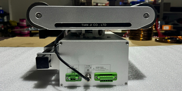 為何糾偏機(jī)如此重要？探索收卷環(huán)節(jié)的核心挑戰(zhàn)