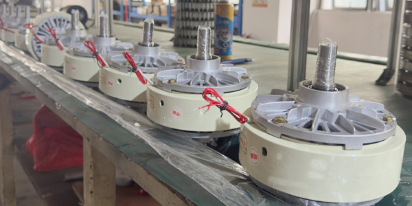 自動(dòng)模切機(jī)如何調(diào)速？臺(tái)靈磁粉離合器詳解